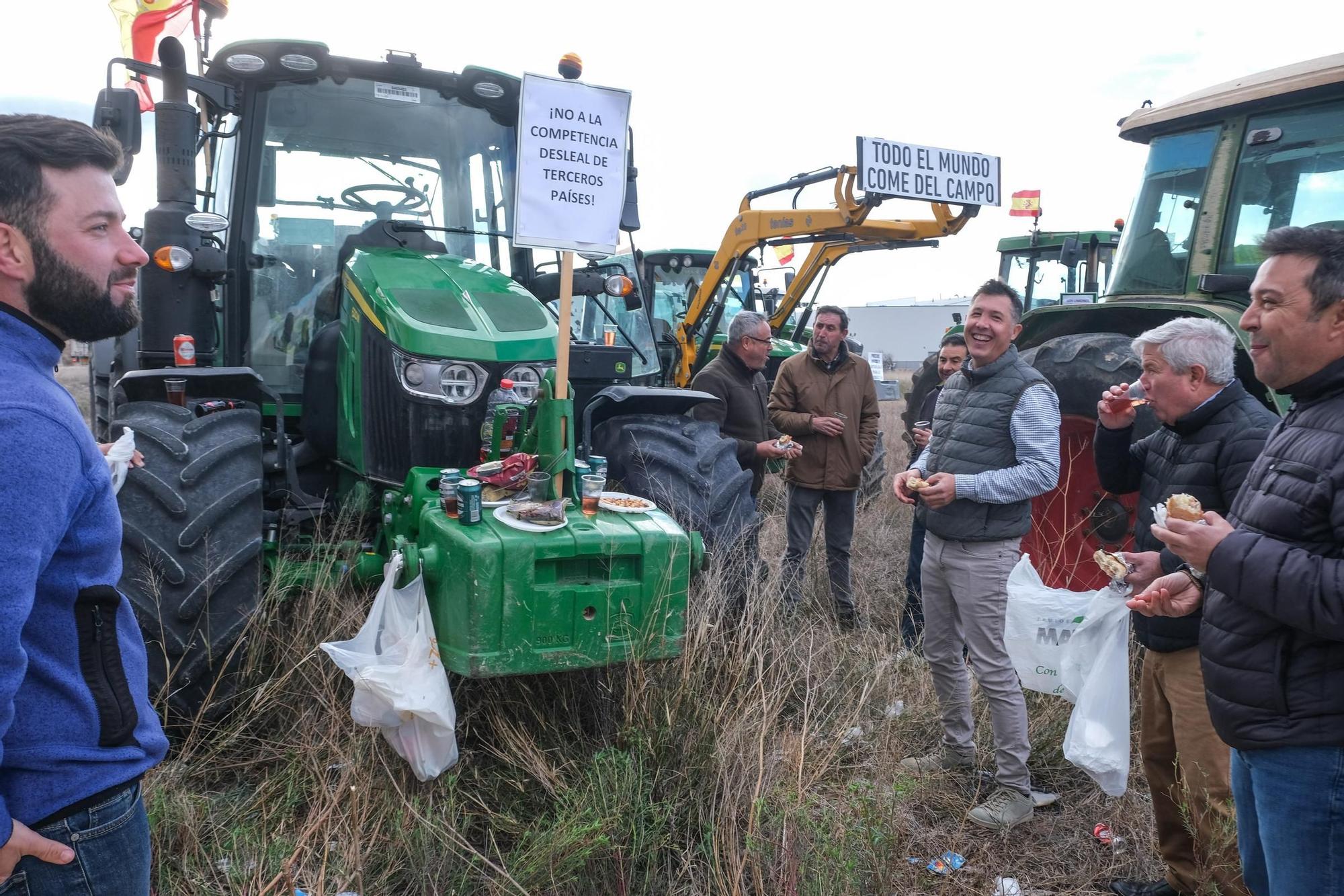 Así ha sido la protesta de agricultores del Alto y Medio Vinalopó en Villena