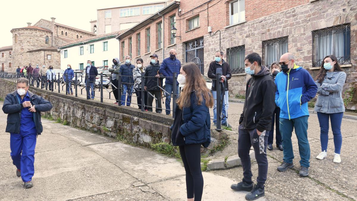 Cribado masivo en Barruelo de Santullán (Palencia) por el elevado número de contagios en los últimos días.