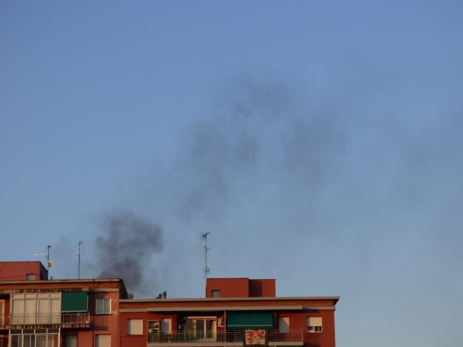 Quatre dotacions dels Bombers van atendre el foc.