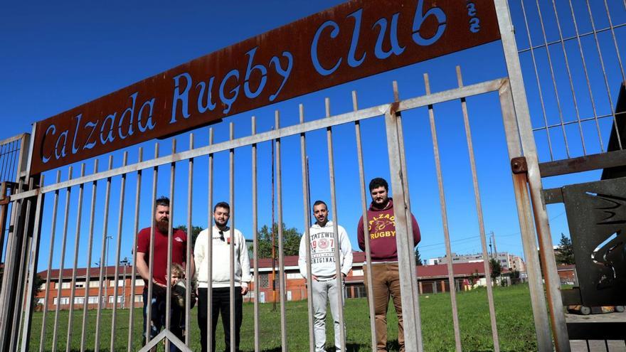 El Calzada Rugby Club, patada a un vial al aire libre