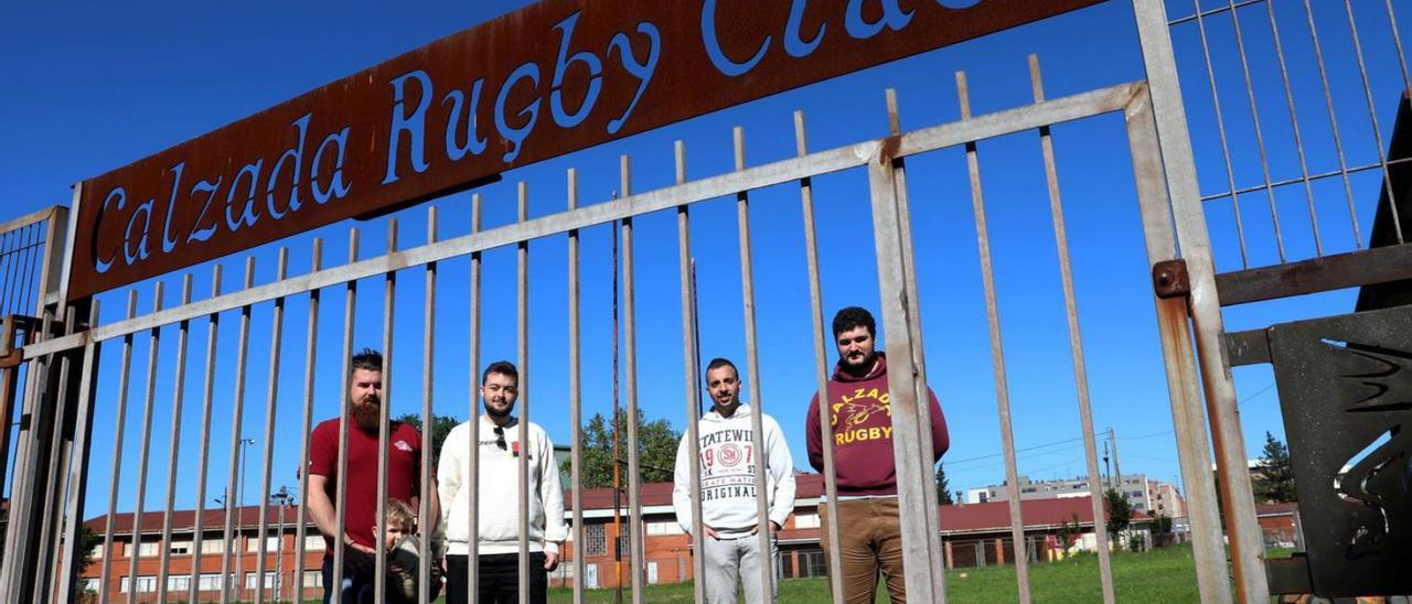 El Calzada Rugby Club, patada a un vial al aire libre