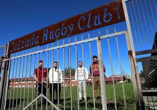 El Calzada Rugby Club, patada a un vial al aire libre