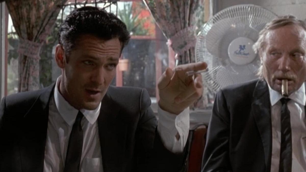 Michael Madsen (izquierda) interpreta al hermano del personaje de John Travolta en 'Pulp fiction'.