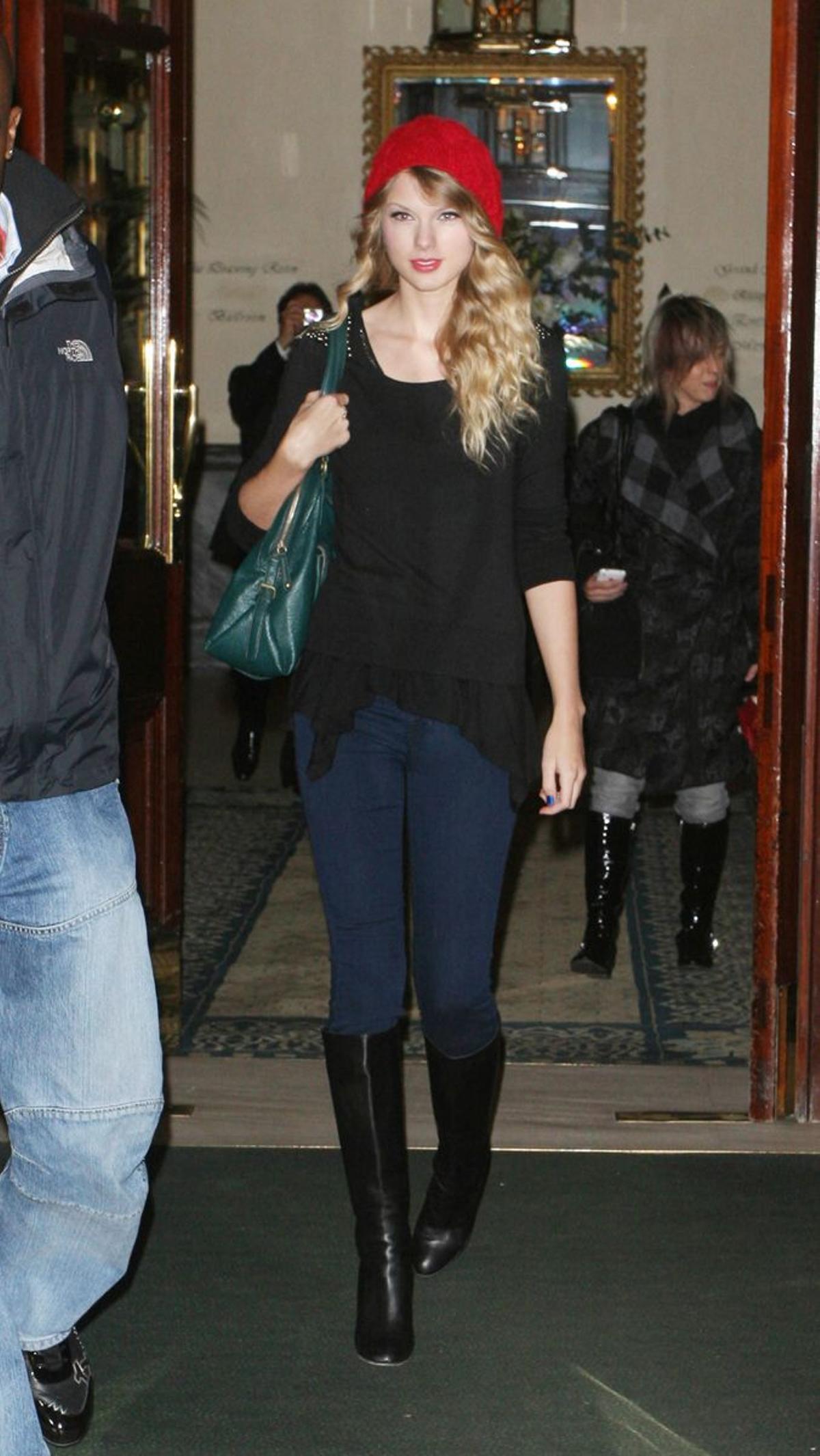 A finales de 2009 Taylor Swift ya combinaba botas con pantalones
