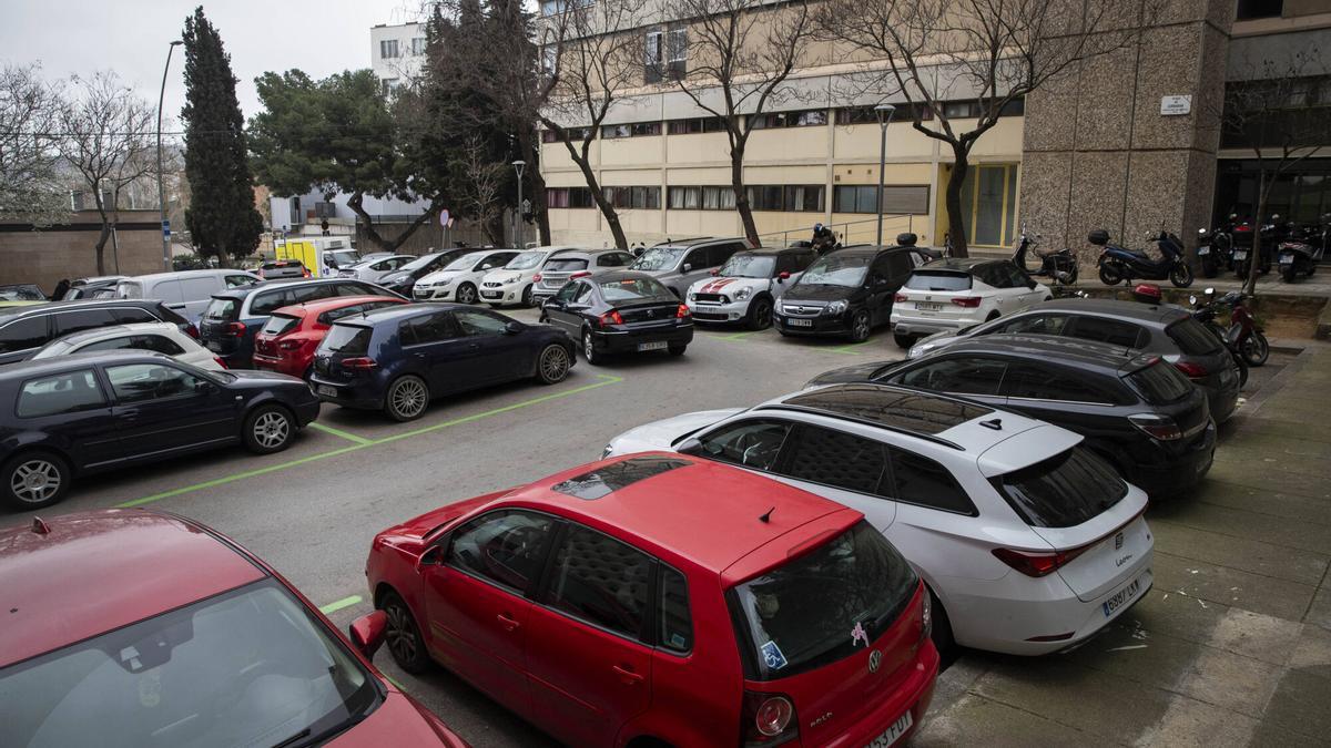 Un parking de coches.
