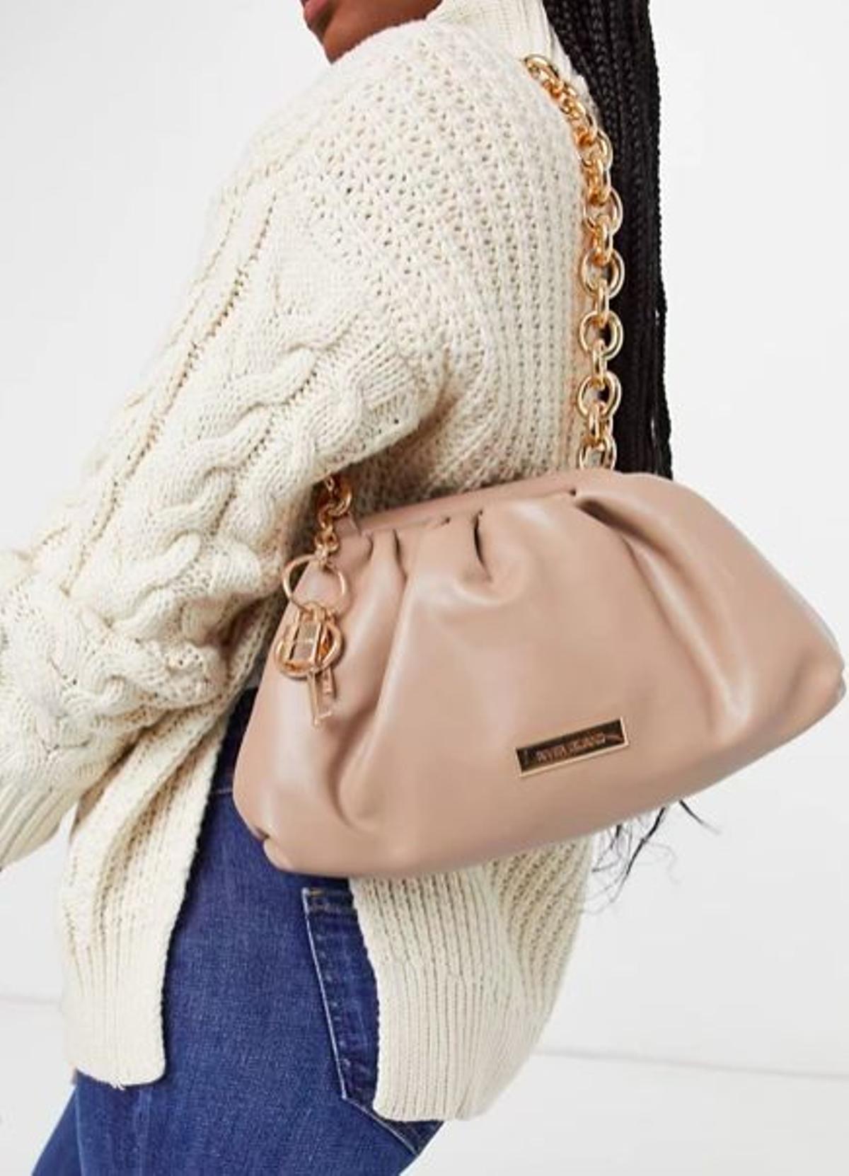 Bolso rosa con diseño fruncido de cuero sintético de River Island