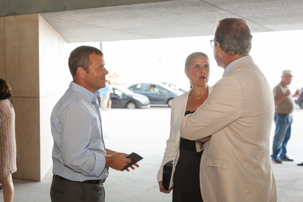 Andrés y Esther Vidal, de Autovidal, con Miguel Borràs.