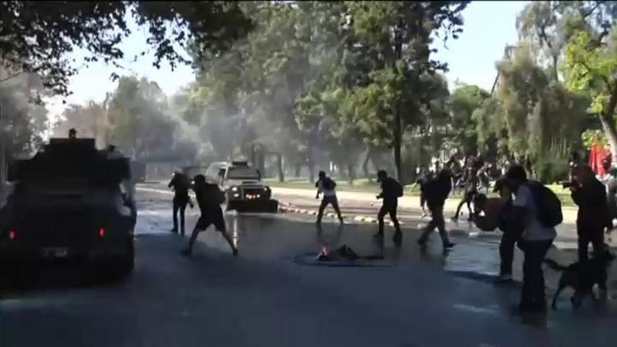 Violentos enfrentamientos entre estudiantes y policía en Chile