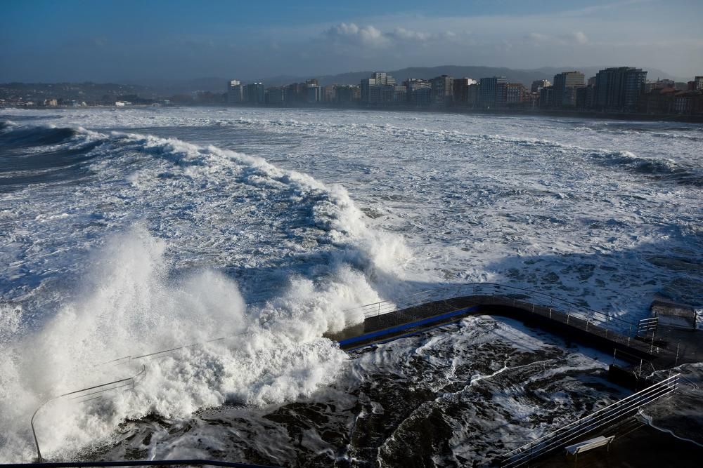 Olas de hasta trece metros