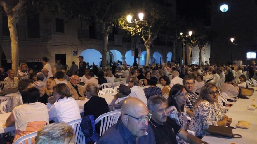 Alaró, multitudinaria cena contra el cáncer