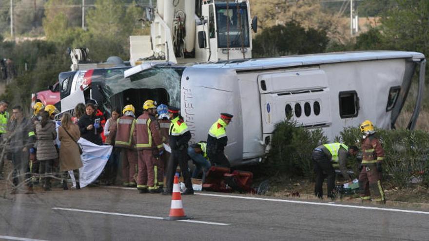 Las familias de los fallecidos en el accidente de autobus llegan a Barcelona