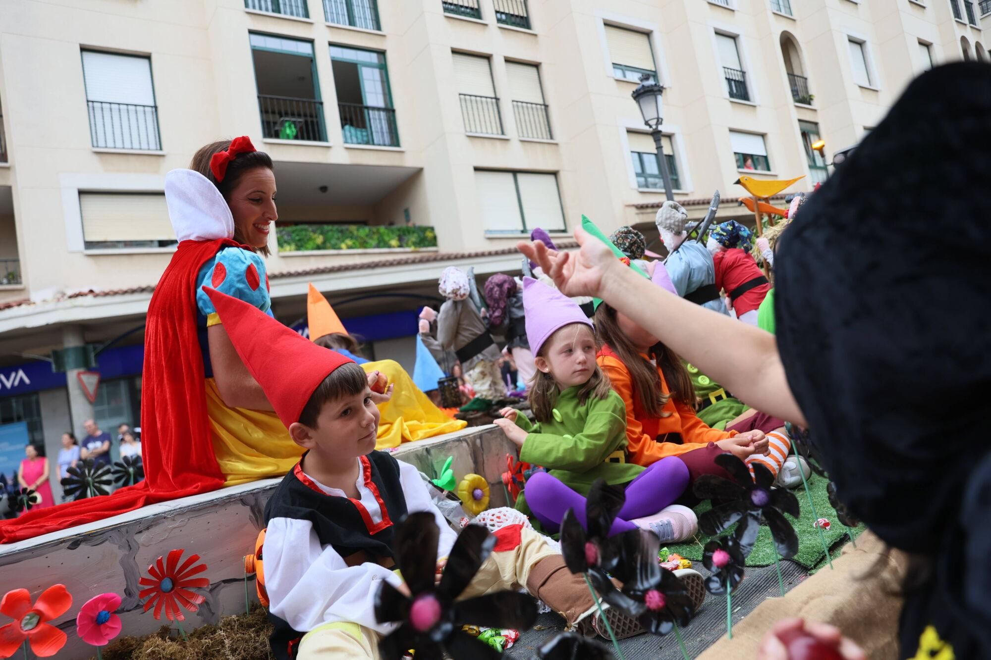 EN IMÁGENES: El desfile de carrozas por las fiestas del Carmen de Luancoi