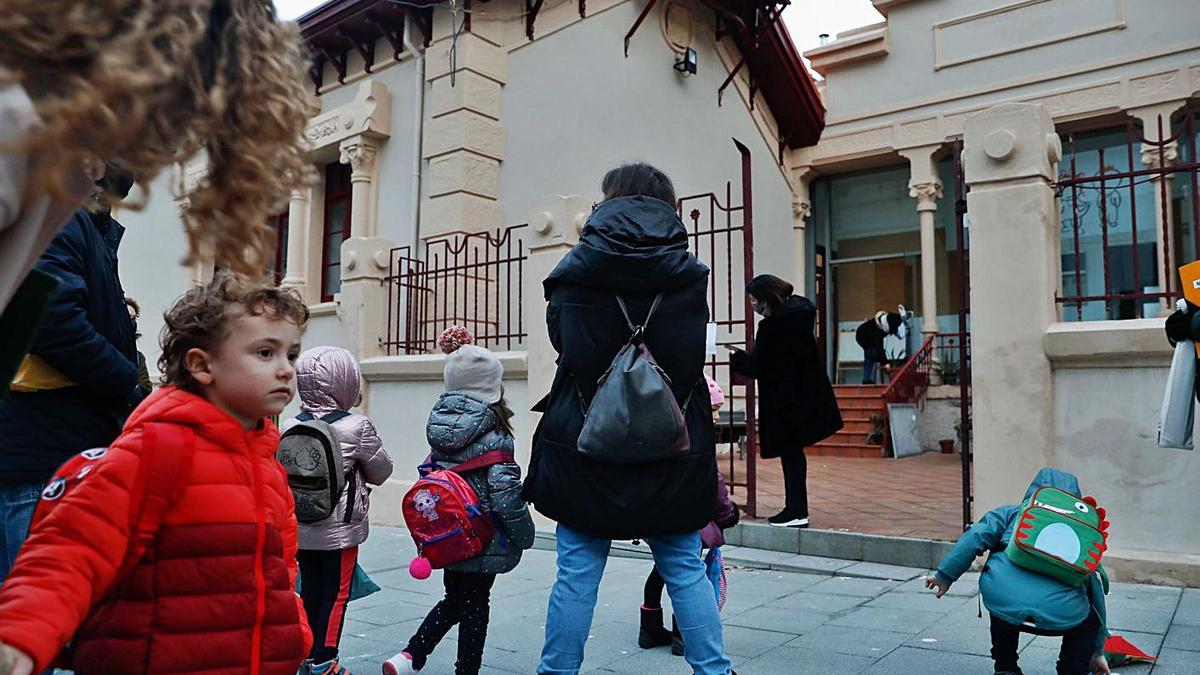 La entrada a la escuela infantil Infanta Leonor, ayer. | Mara Villamuza