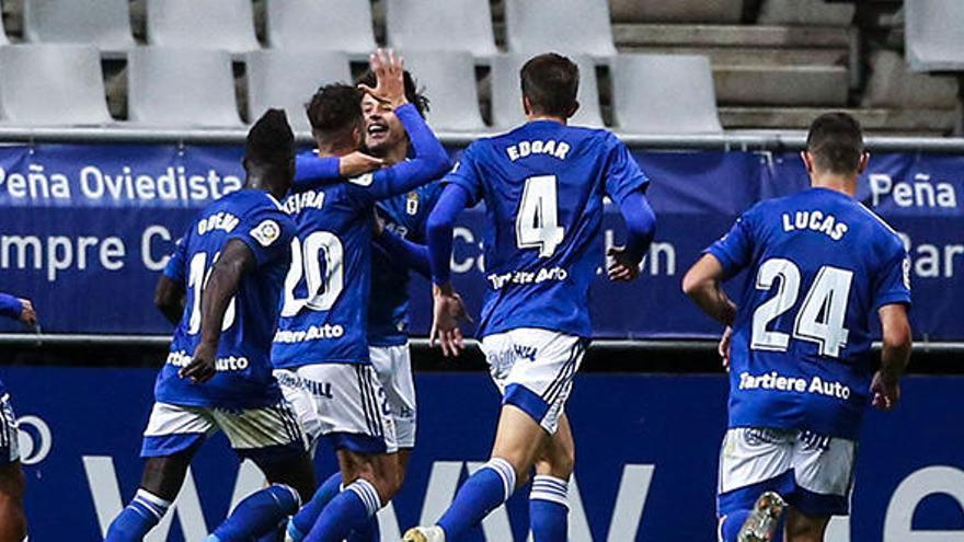 VÍDEO: &quot;Locos por verte ganar&quot;: Así celebró el Real Oviedo la victoria en el derbi asturiano