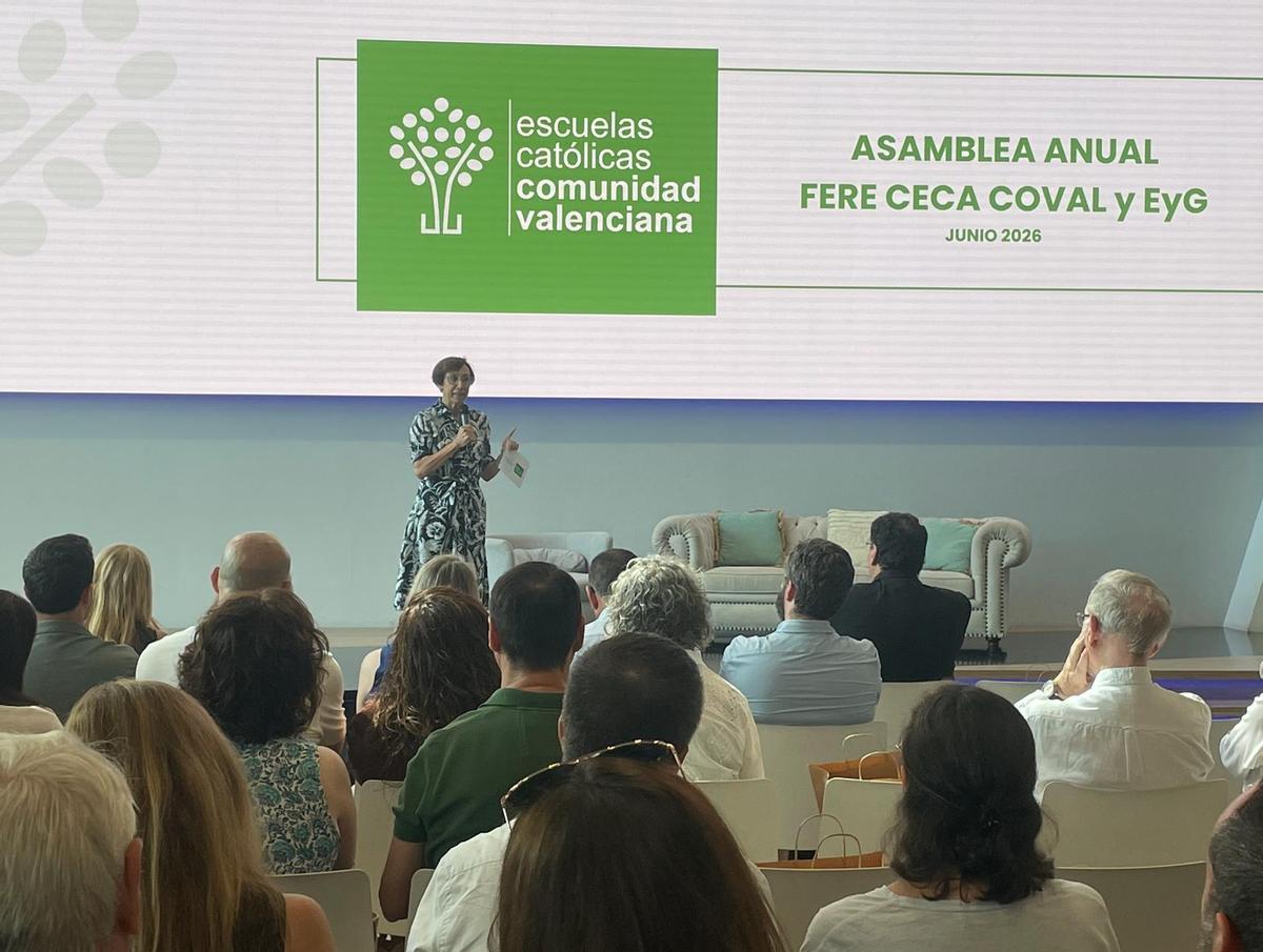 Vicenta Rodríguez, presidenta de Escuelas Católicas, en su asamblea
