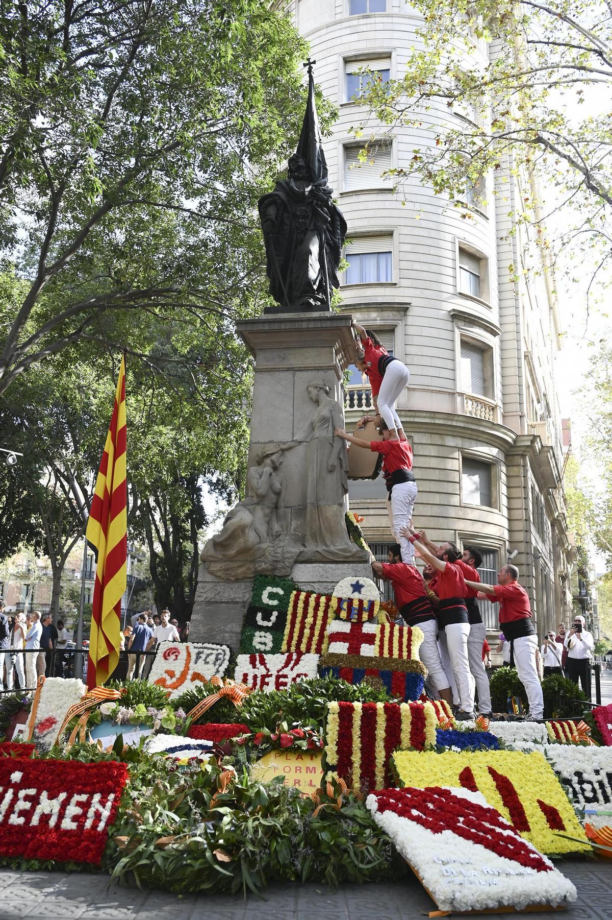 Diada 2023: Ofrendas florales en el monumento a Rafael Casanova