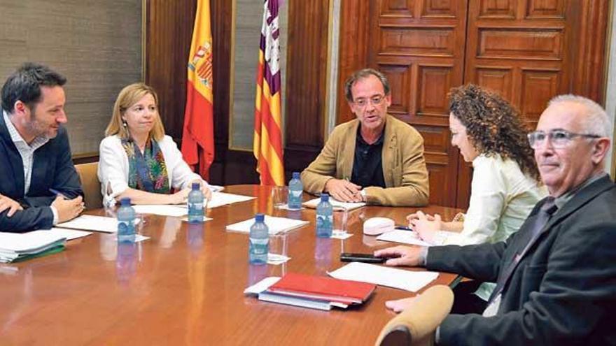 Evelio Antich, ayer, en la Delegación del Gobierno.