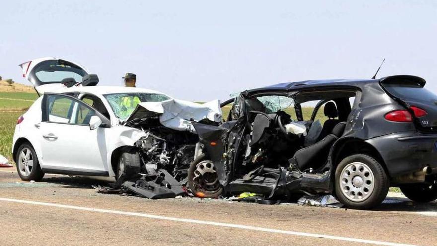 Accidente de tráfico entre dos vehículos. // Efe