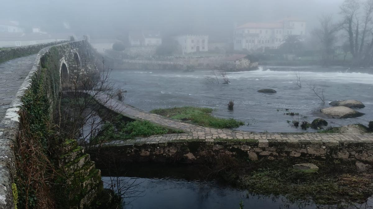 El río Tambre a su paso por la localidad de A Ponte Maceira