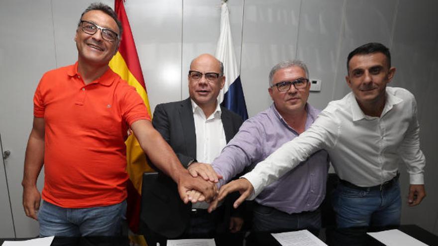 De izquierda a derecha Andrés Fuertes (CSIF), José Miguel Barragán, José Ramón Barroso (CCOO) y Francisco Bautista (UGT).