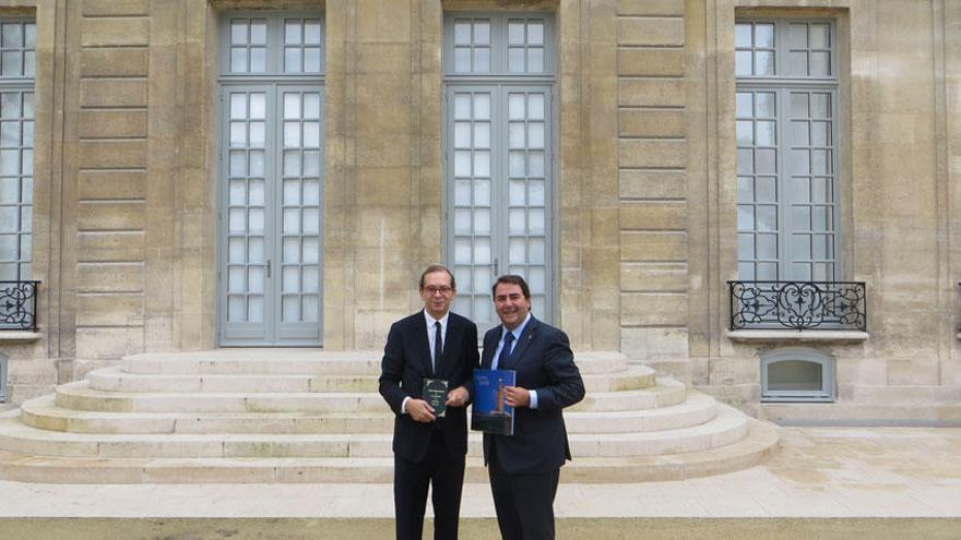 Encuentro del alcalde Carlos Negreira con el presidente del Musée Picasso París Laurent le Bon.