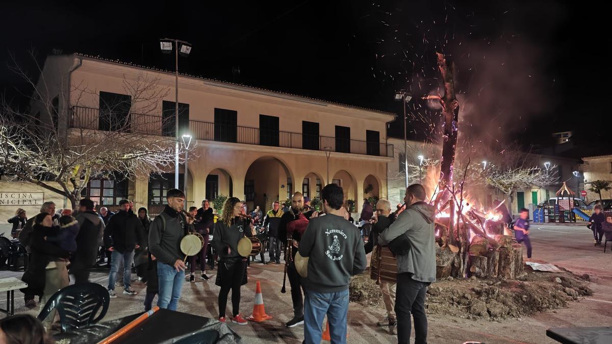 El 'fogueró' del Ayuntamiento en Sant Joan.