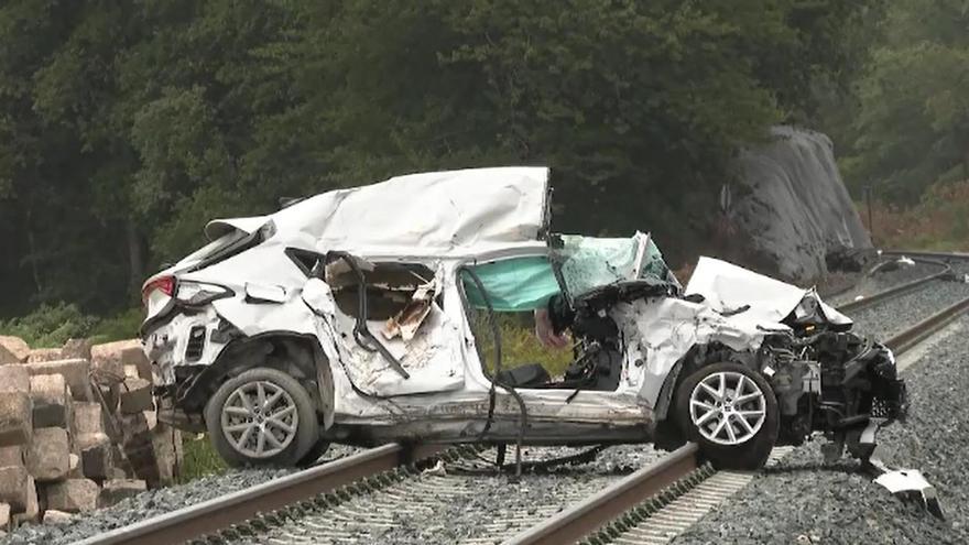 Un muerto y dos heridos graves tras ser arrollados por un tren en un paso a nivel en Lugo