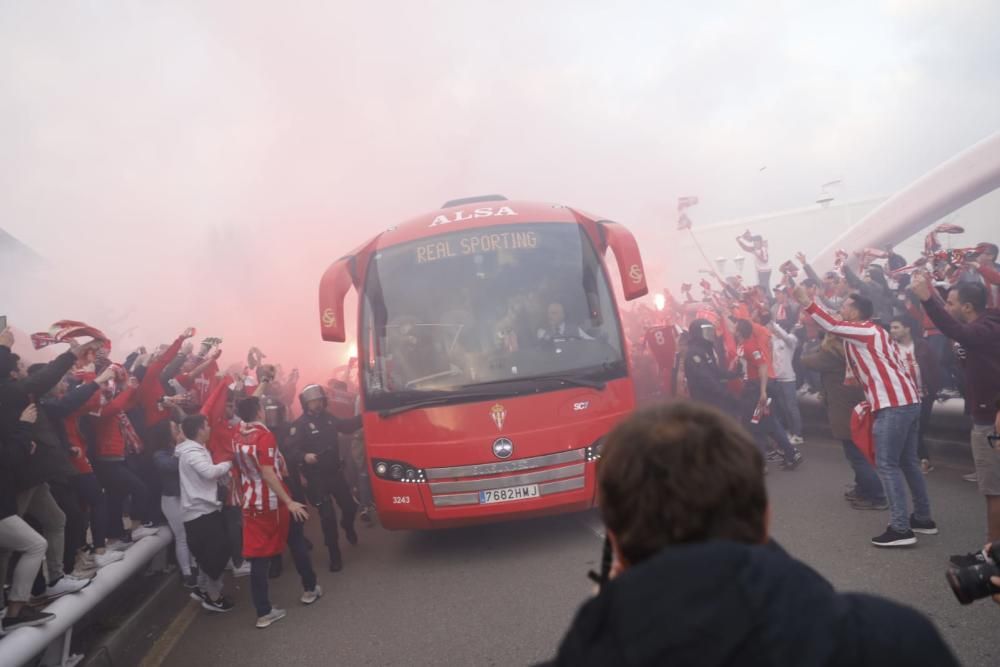 El partidazo de Asturias: La afición abarrota los alrededores de El Molinón