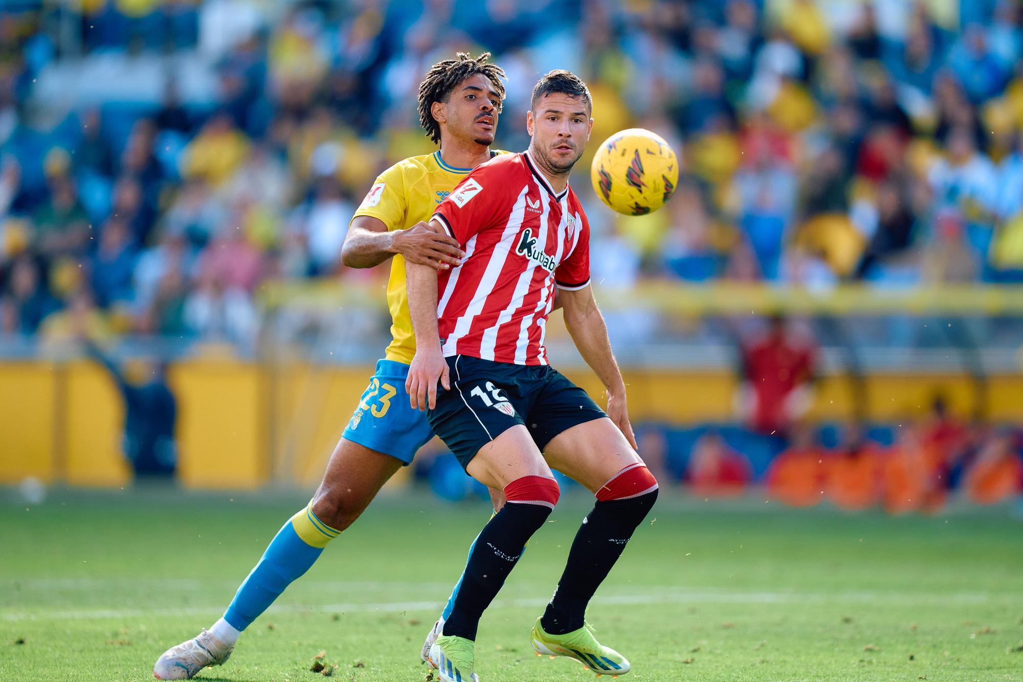 Gorka Guruzeta of Athletic Club competes for the ball with Saul Coco of UD Las Palmas during the Spanish league, La Liga EA Sports, football match played between UD Las Palmas and Athletic Club at Estadio Gran Canaria on March 10, 2024, in Las Palmas de Gran Canaria, Spain. AFP7 10/03/2024 ONLY FOR USE IN SPAIN / Gabriel Jimenez / AFP7 / Europa Press;2024;SOCCER;Sport;ZSOCCER;ZSPORT;UD Las Palmas v Athletic Club - La Liga EA Sports;