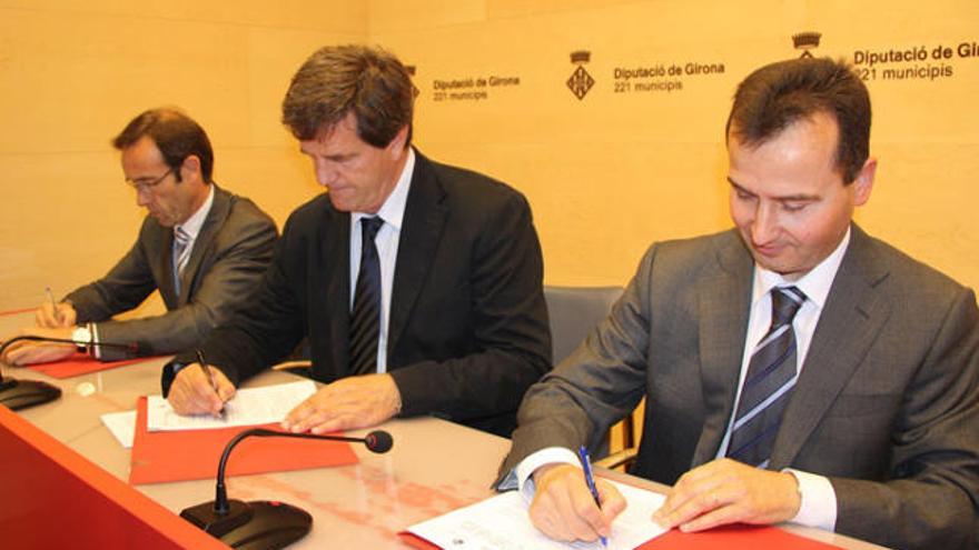Signatura del conveni amb la Fundació Ascamm.