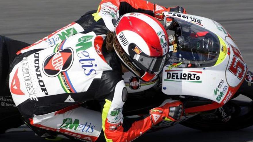 Marco Simoncelli vence en 250 cc