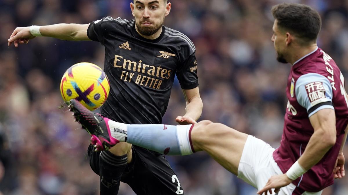 2-4. Jorginho da aire al Arsenal a la desesperada