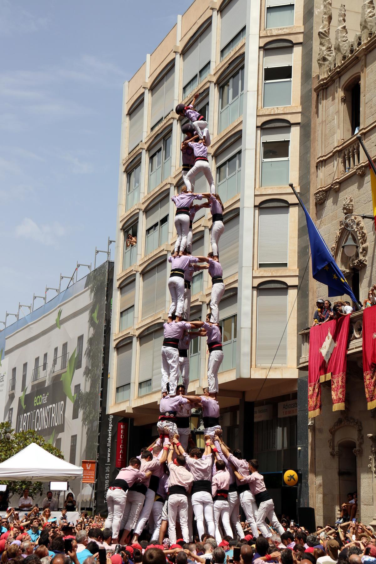 Els Minyons de Terrassa es reivindiquen a la seva Festa Major amb un 3 de 9 amb folre