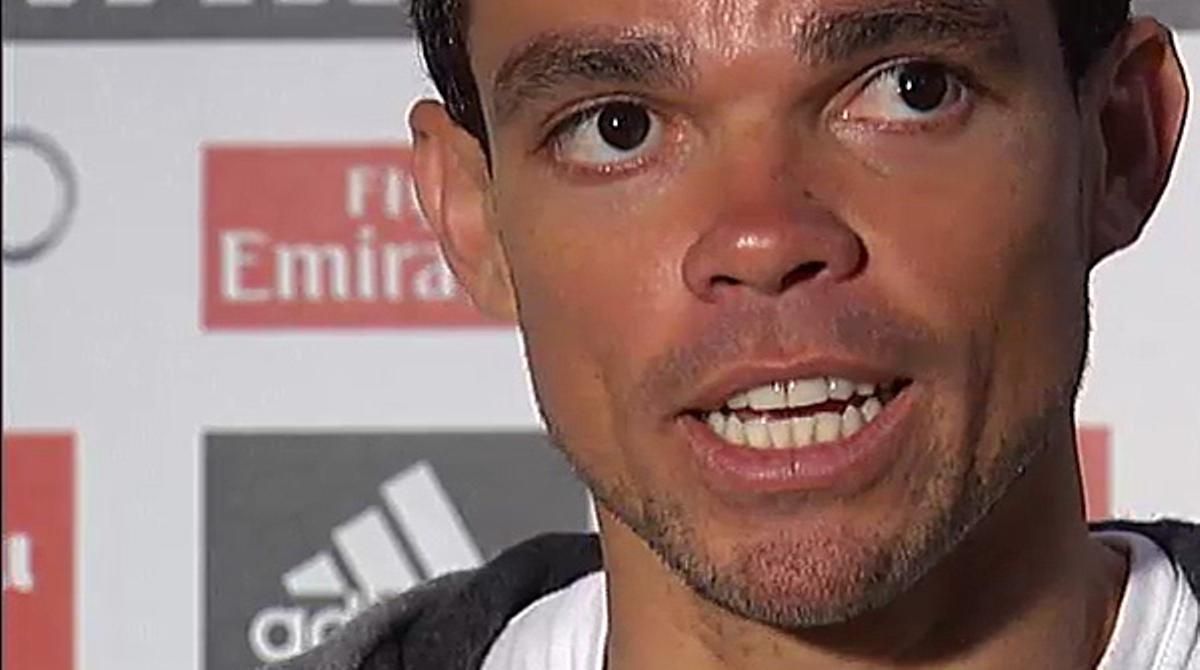 El defensa del Madrid respon a les declaracions del seu entrenador i recorda que el porter és un símbol.