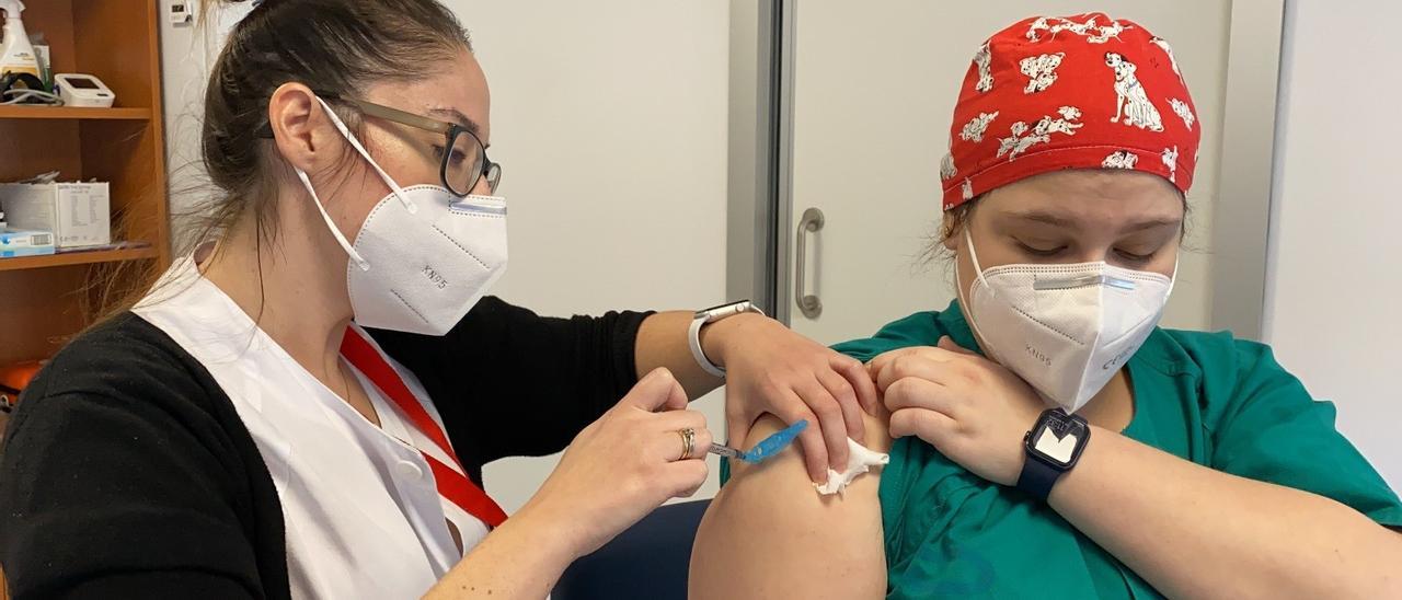 Coronavirus.- Más de 77.700 andaluces han recibido las dos dosis de la vacuna