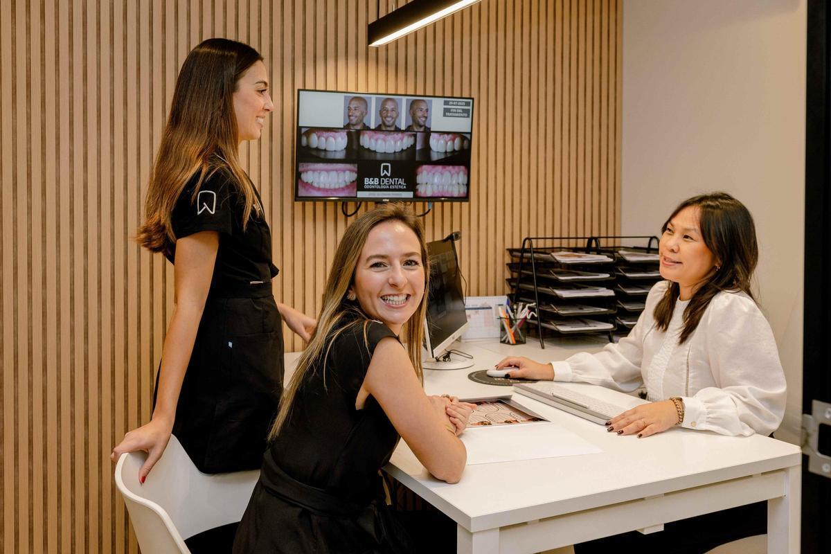 La clínica trabaja con una exhaustiva planificación digital avanzada que aplica rigurosamente en todos sus tratamientos