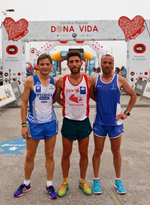 Participantes en la carrera "Dona vida"