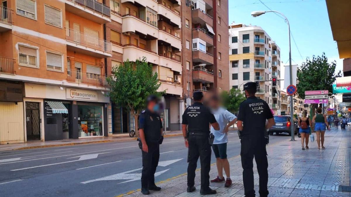 La Policía de Caravaca realiza controles para garantizar el uso correcto de la mascarilla