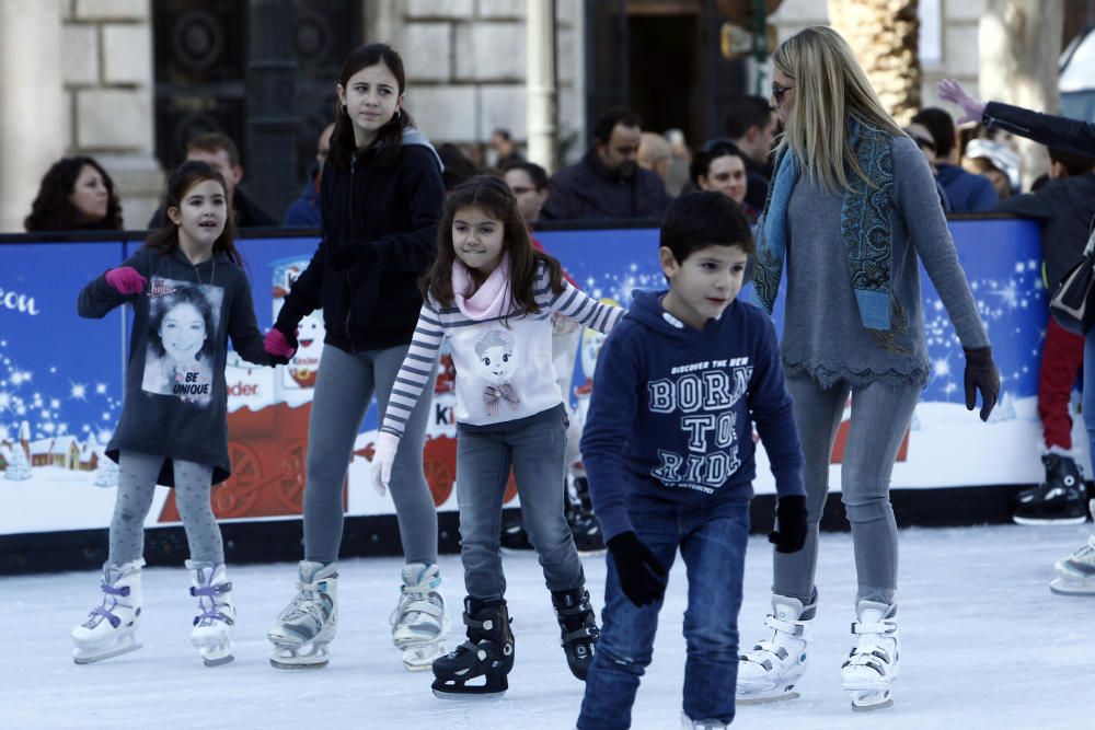 Gran ambiente en la Plaza del Ayuntamiento de Valencia