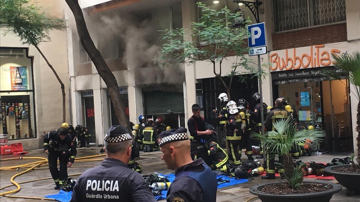 zentauroepp40071474 barcelona 12 09 2017 incendio en la calle bonsucc s numero 7170912111336