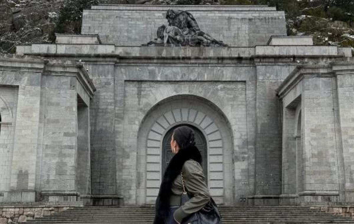 Georgina Rodríguez, de visita en el Valle de los Caídos.