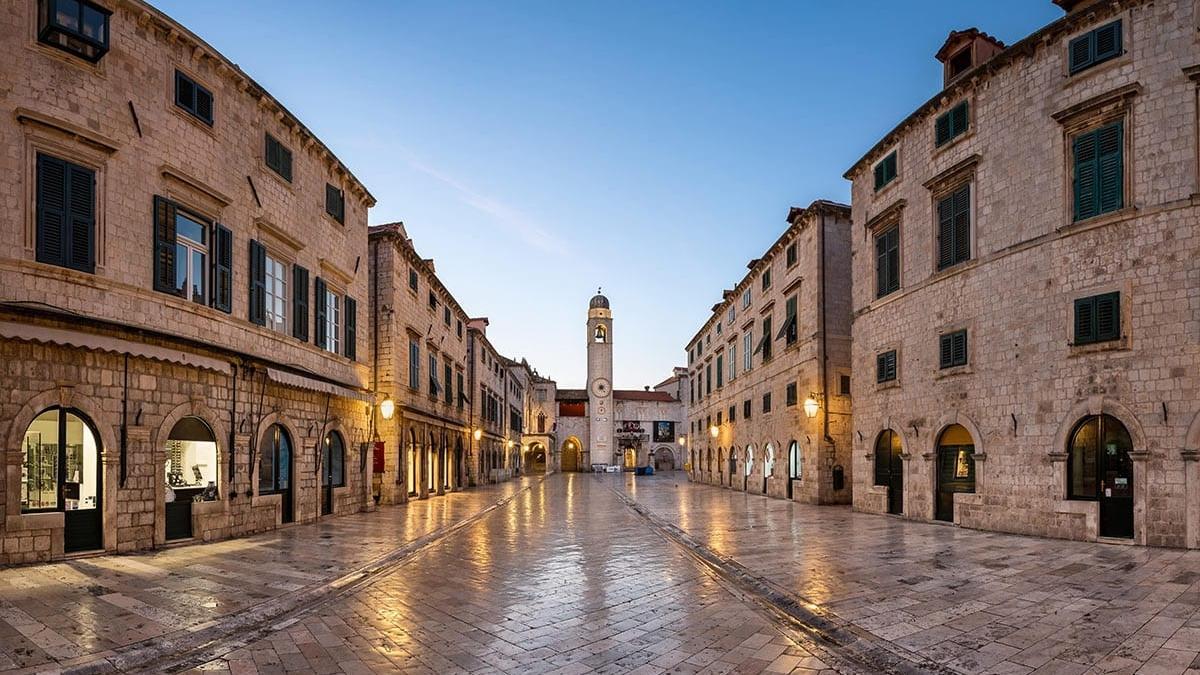 Una de las calles más visitadas de Drubrovnik.