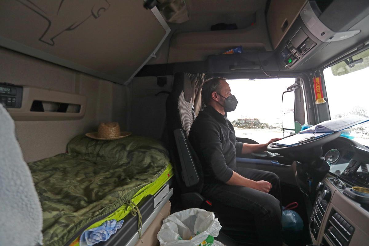 Numerosos transportistas permanecen atrapados en El Rebollar