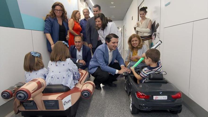 Fundación Albor entrega al hospital Quirónsalud dos coches infantiles