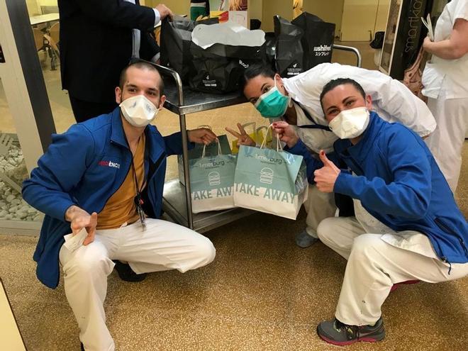 La iniciativa Delivery 4 Heroes reparte también en el Hospital de la Vall d'Hebron