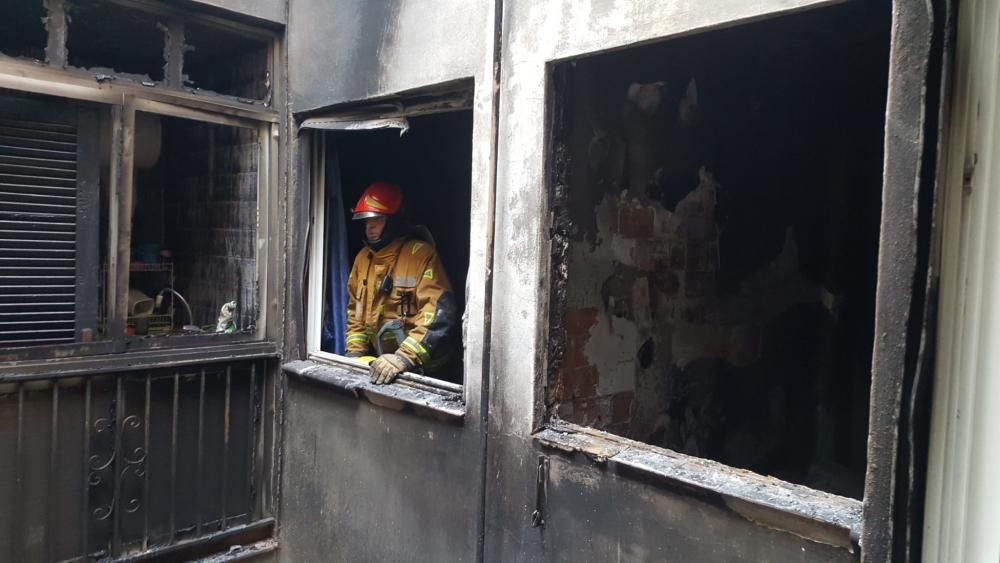 Cien vecinos desalojados por un incendio en una casa de Calp