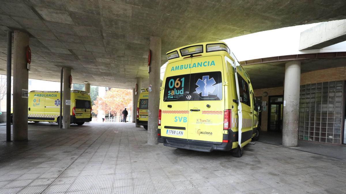 Varias ambulancias a las puertas de un hospital de Aragón.