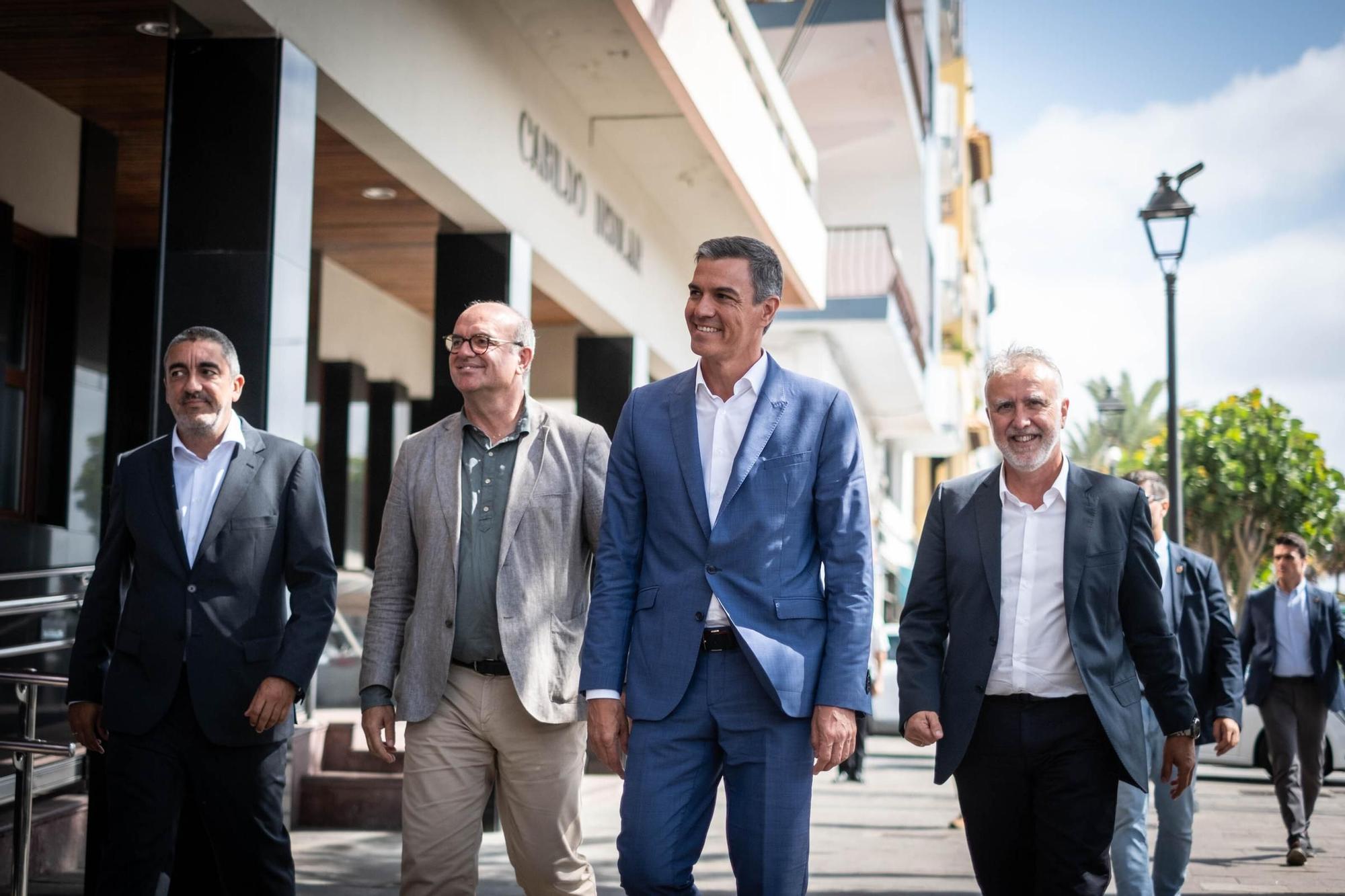 Reunión entre Pedro Sánchez y  Fernando Clavijo este viernes en La Palma. 