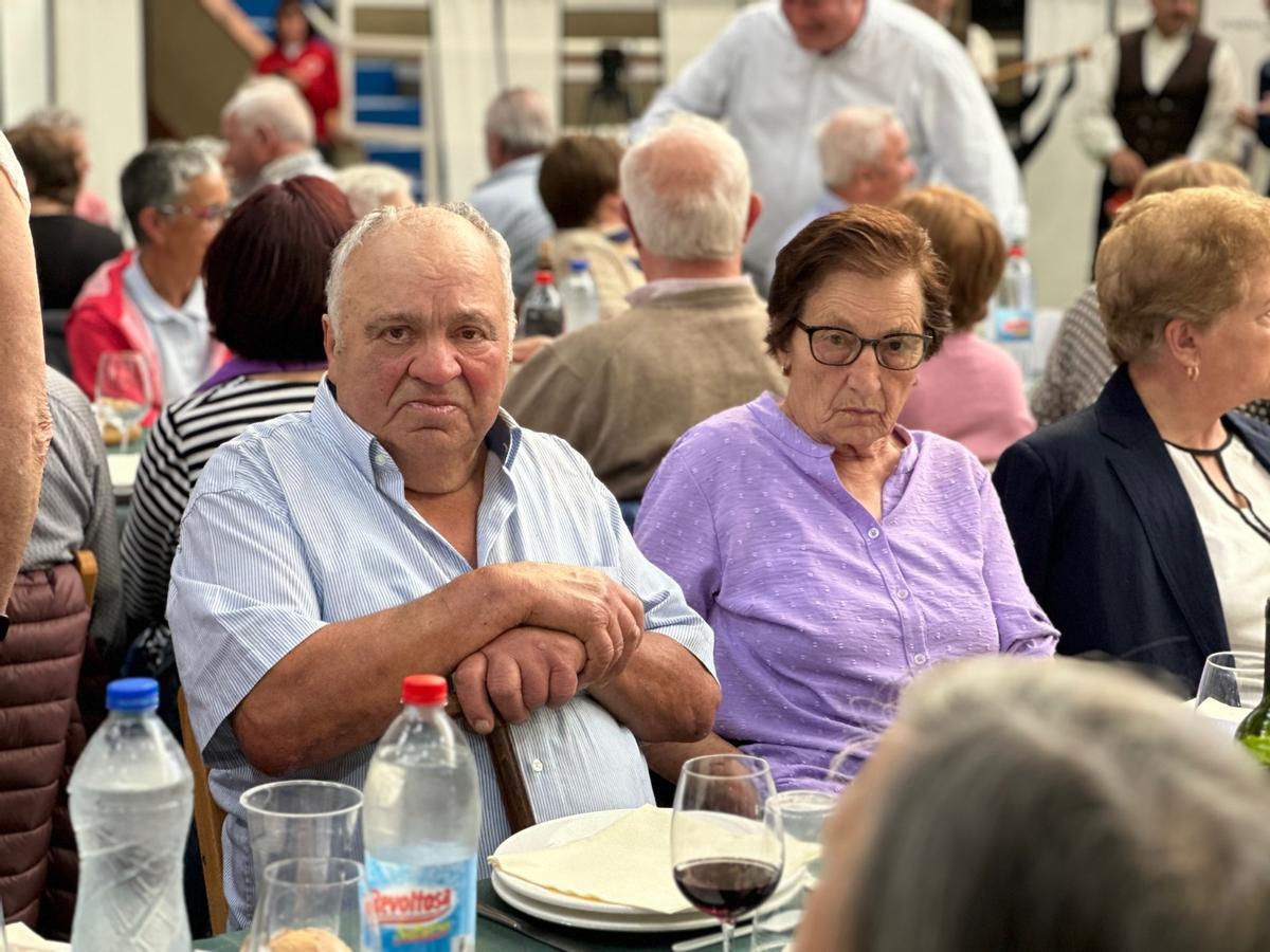 En imágenes: más de 200 personas se reúnen en Luarca gracias al programa Rompiendo Distancias