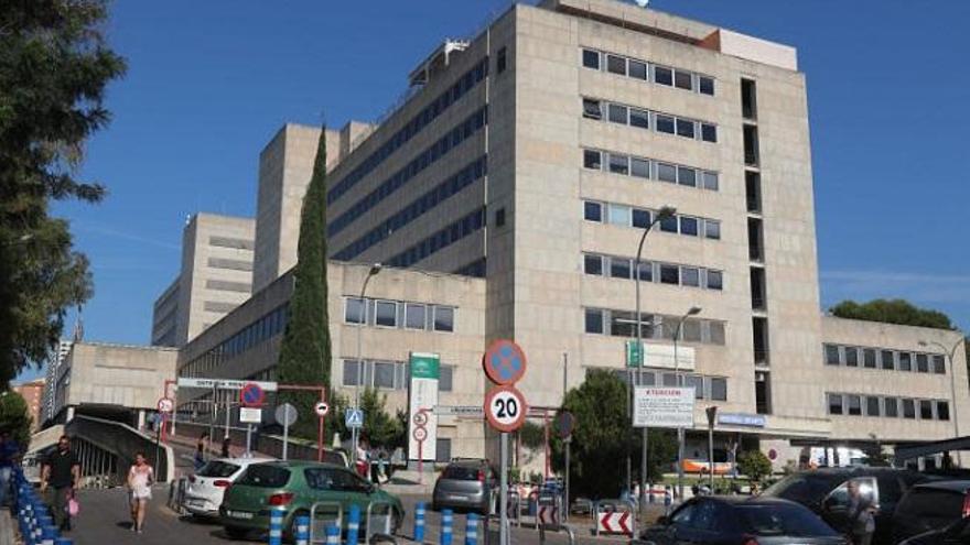 Los padres de una niña con cáncer piden que la pasen al instituto de su hermana